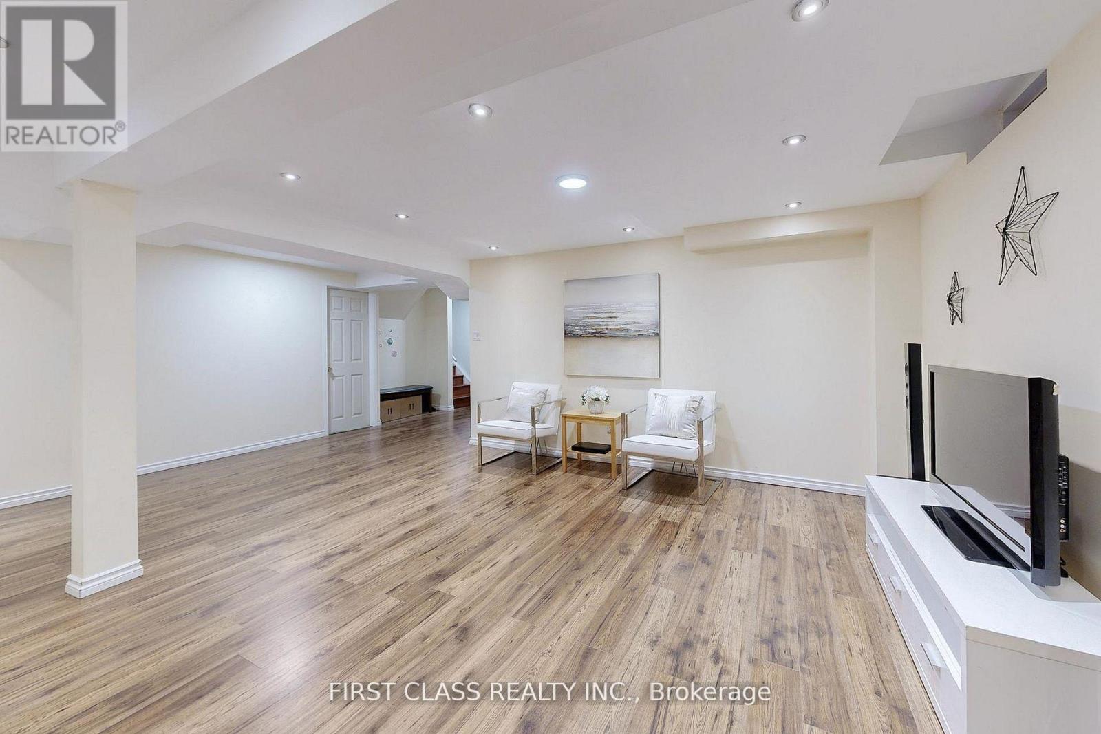 79 CARNOUSTIE CRESCENT - 35