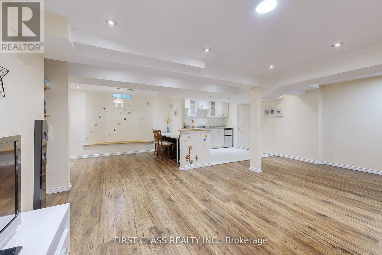 79 CARNOUSTIE CRESCENT - 37