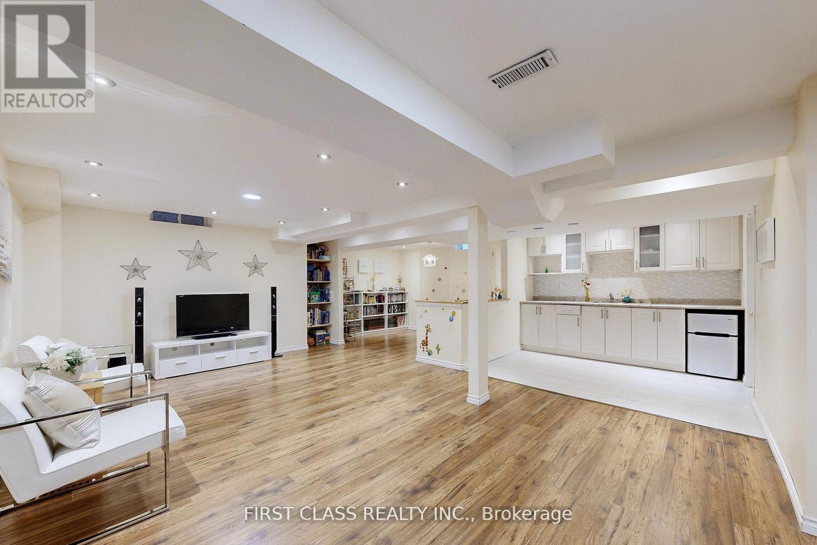 79 CARNOUSTIE CRESCENT - 38