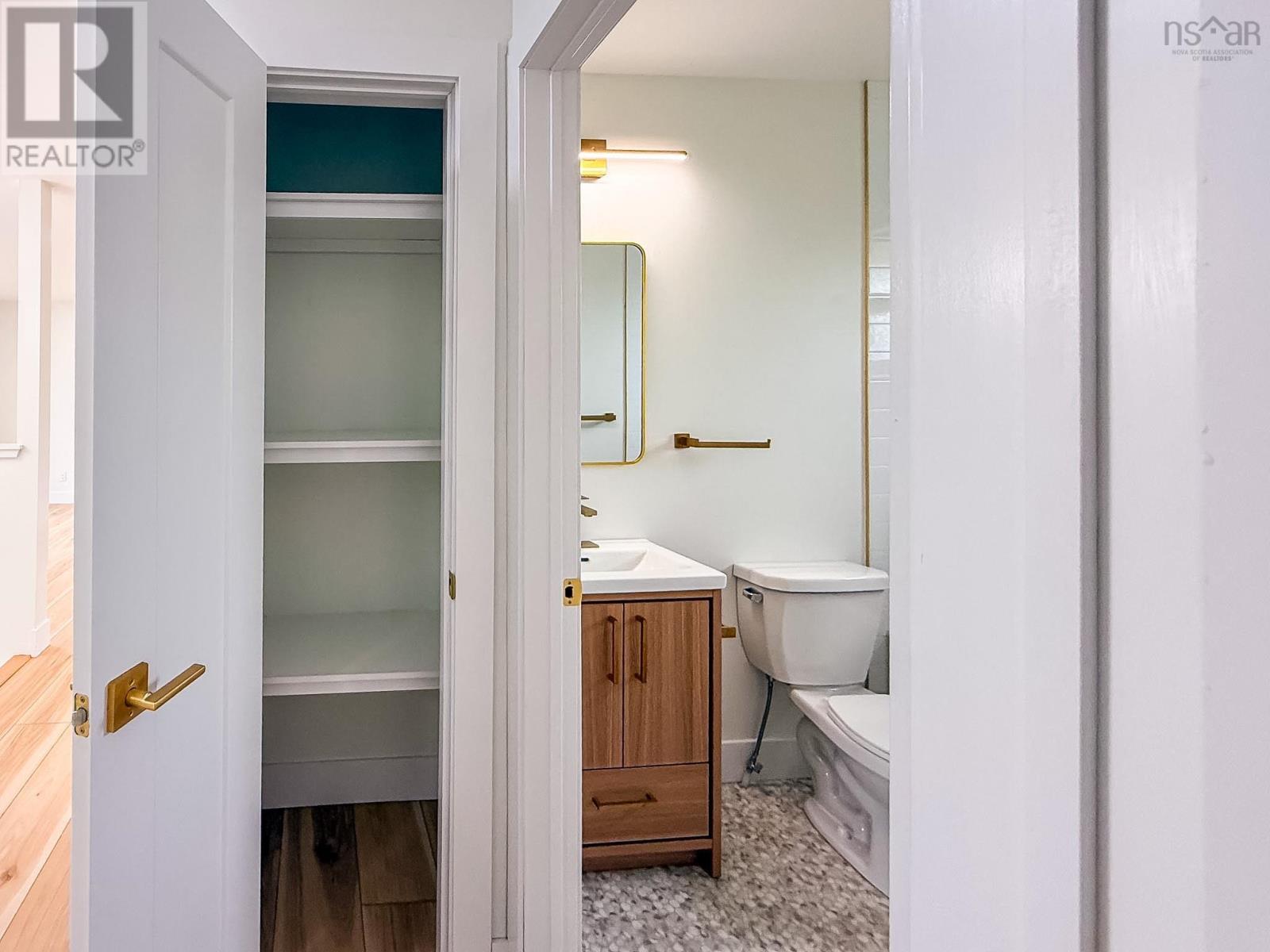 967 Westmount Road - 18