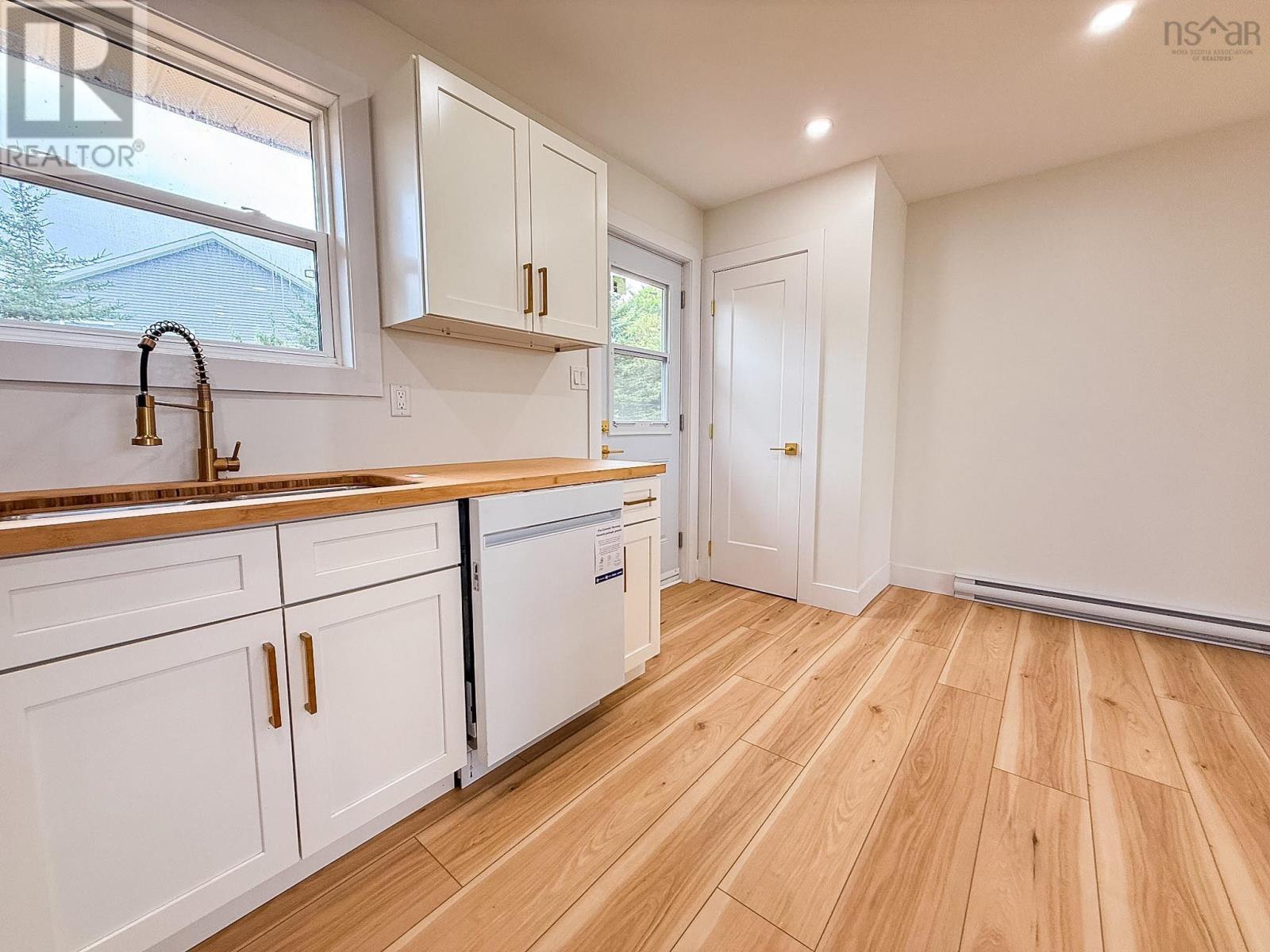 967 Westmount Road - 9