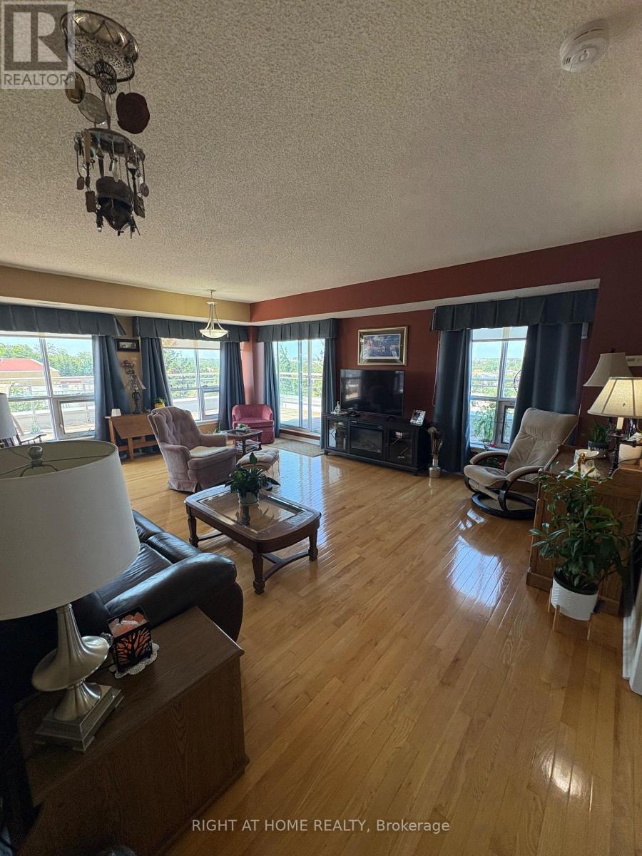 #404 94 DEAN AVENUE - 40