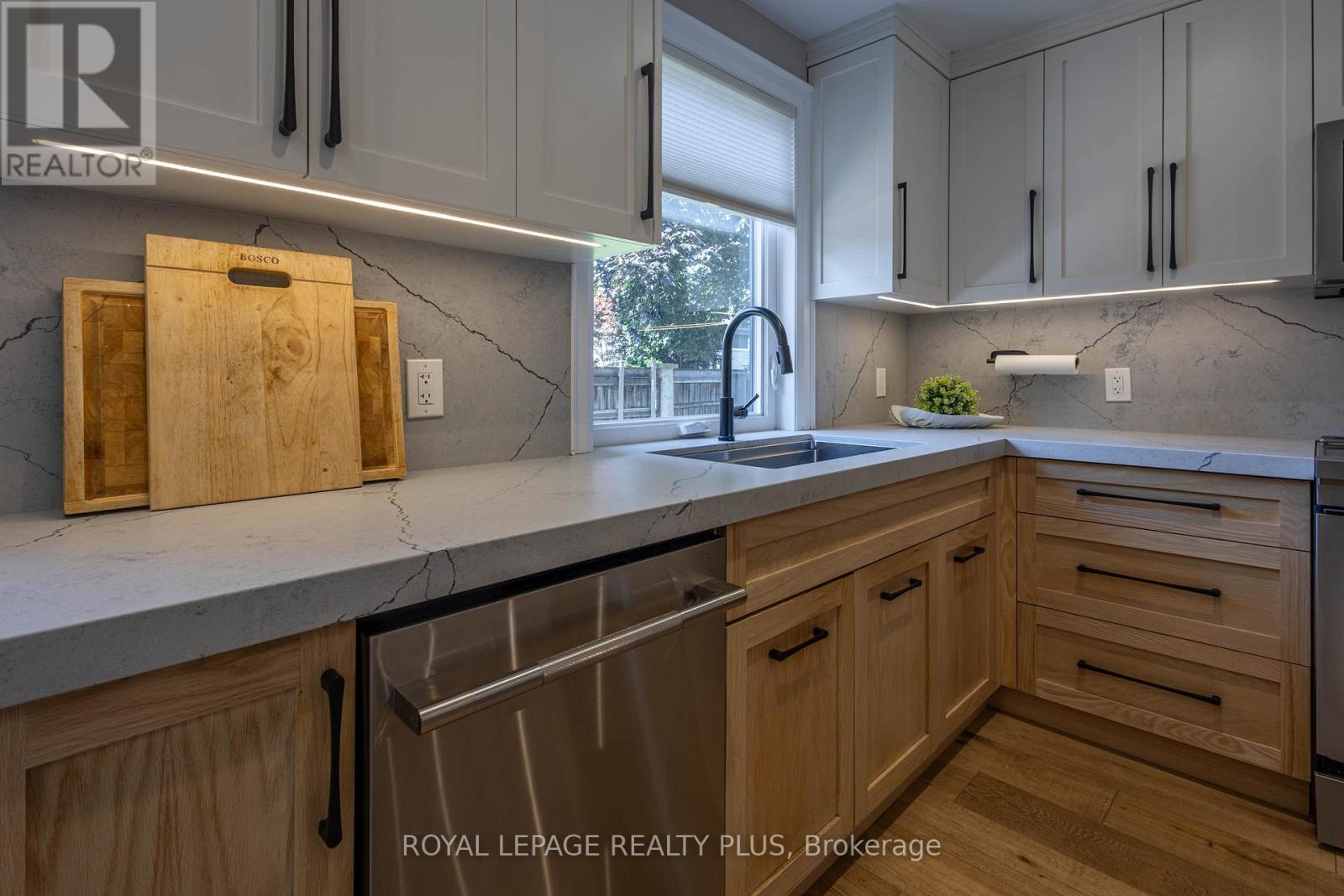 884 EAGLE DRIVE - Image 12