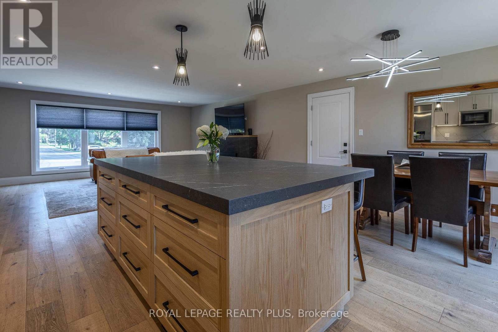 884 EAGLE DRIVE - Image 14