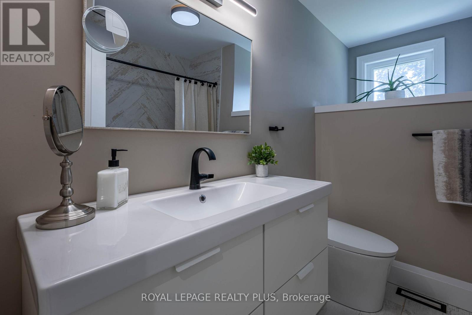 884 EAGLE DRIVE - Image 20