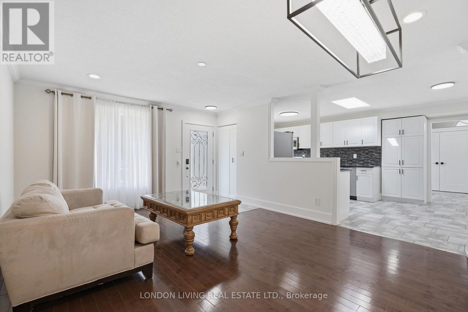 54 NICHOLAS CRESCENT - 10