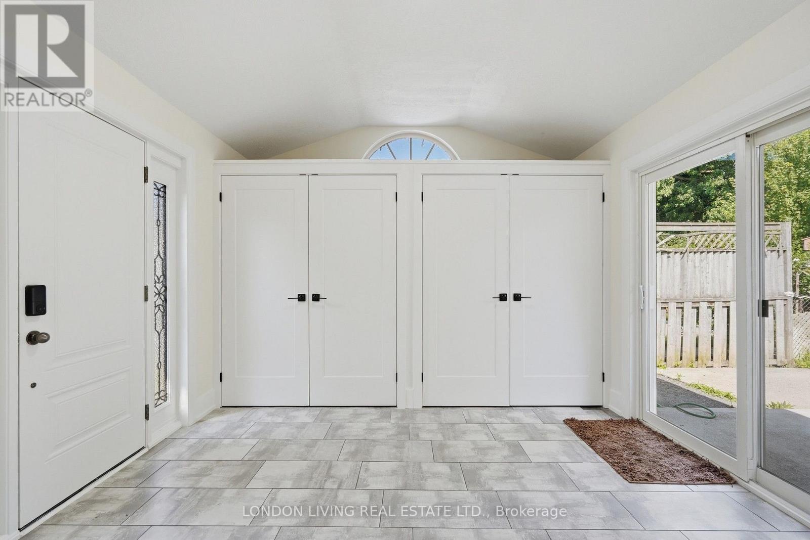 54 NICHOLAS CRESCENT - 18