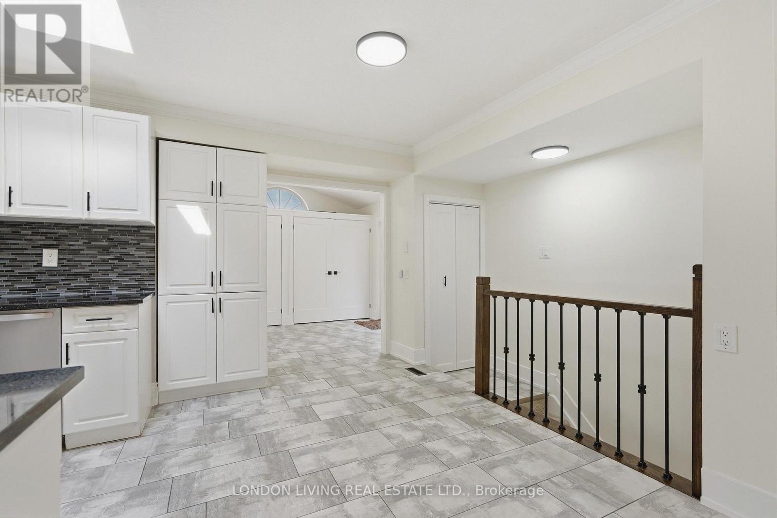 54 NICHOLAS CRESCENT - 17