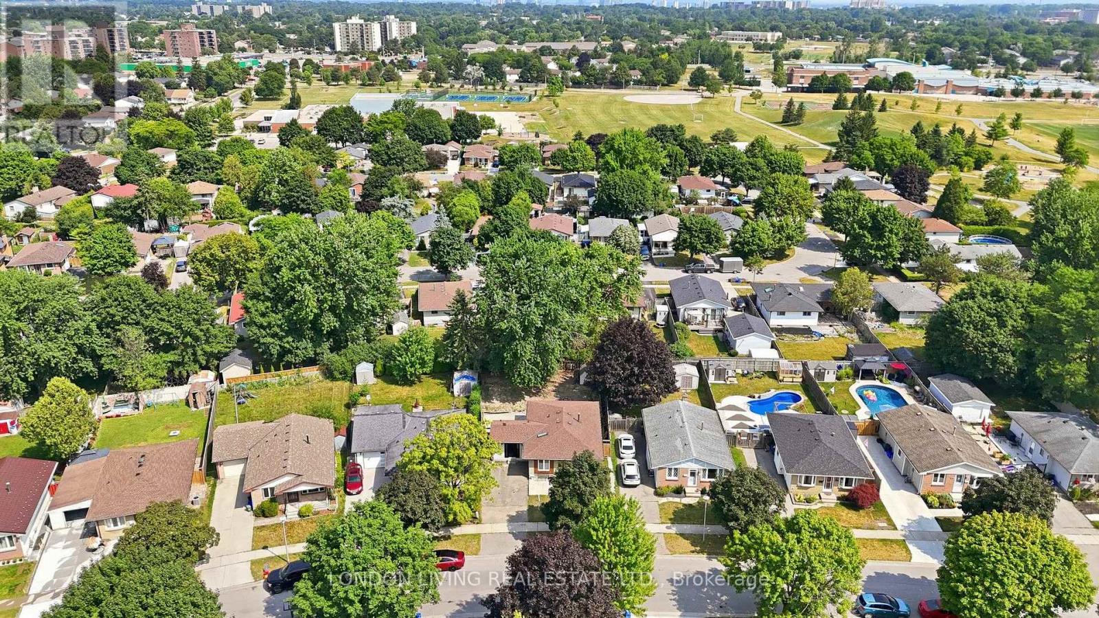 54 NICHOLAS CRESCENT - 2