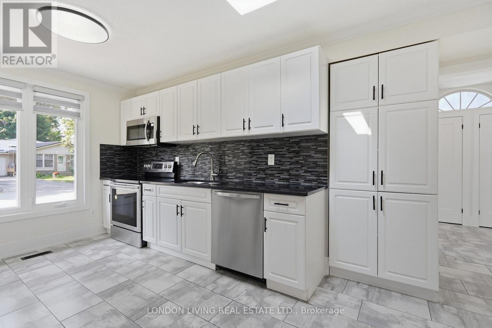 54 NICHOLAS CRESCENT - 13