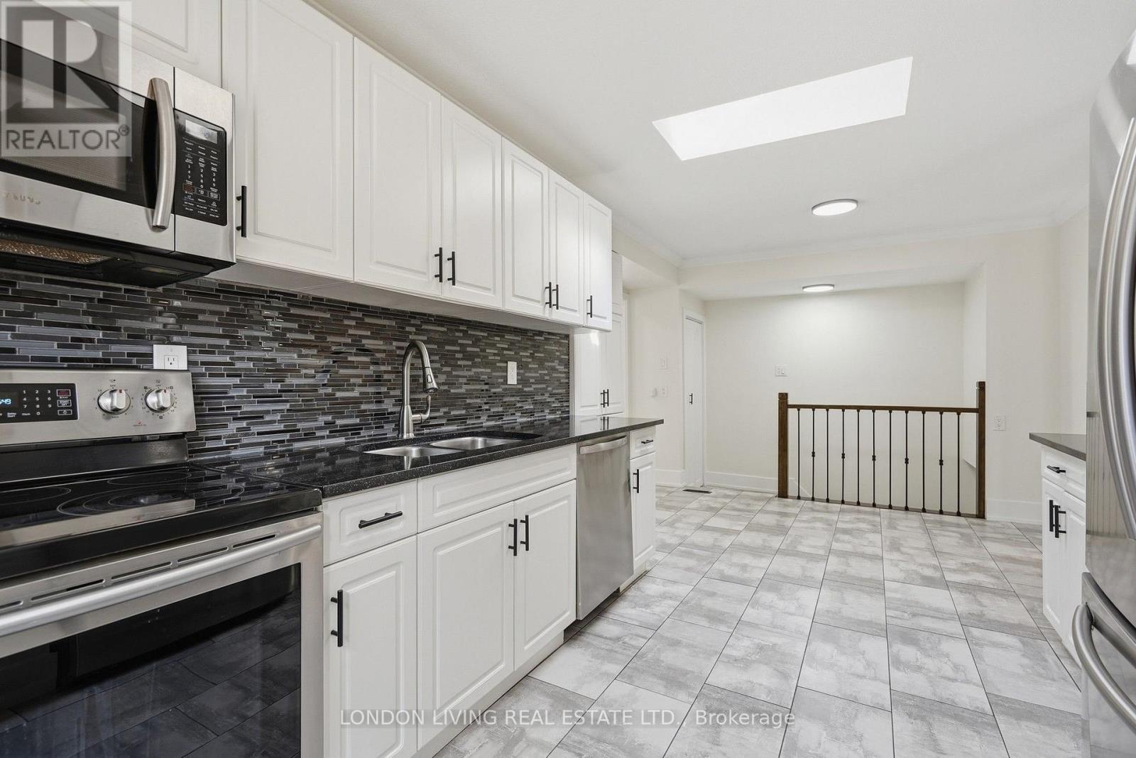 54 NICHOLAS CRESCENT - 15