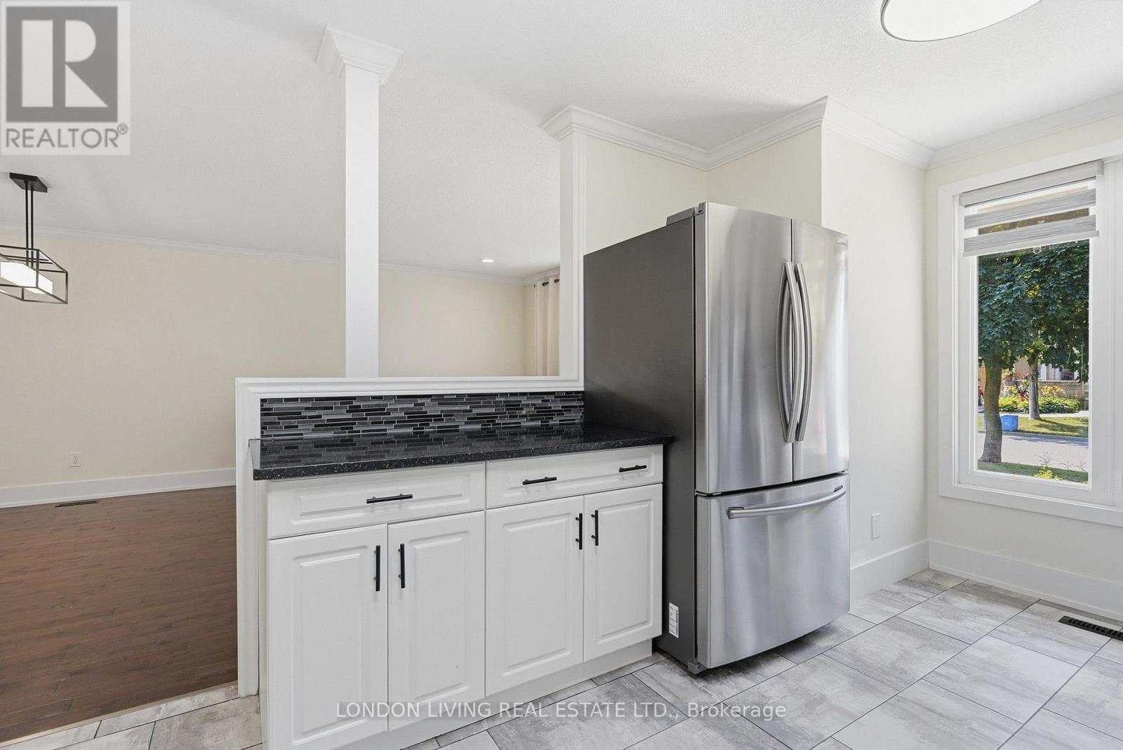 54 NICHOLAS CRESCENT - 14