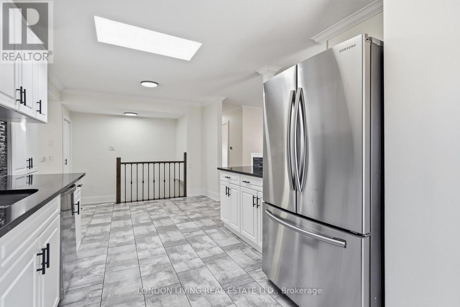 54 NICHOLAS CRESCENT - 16
