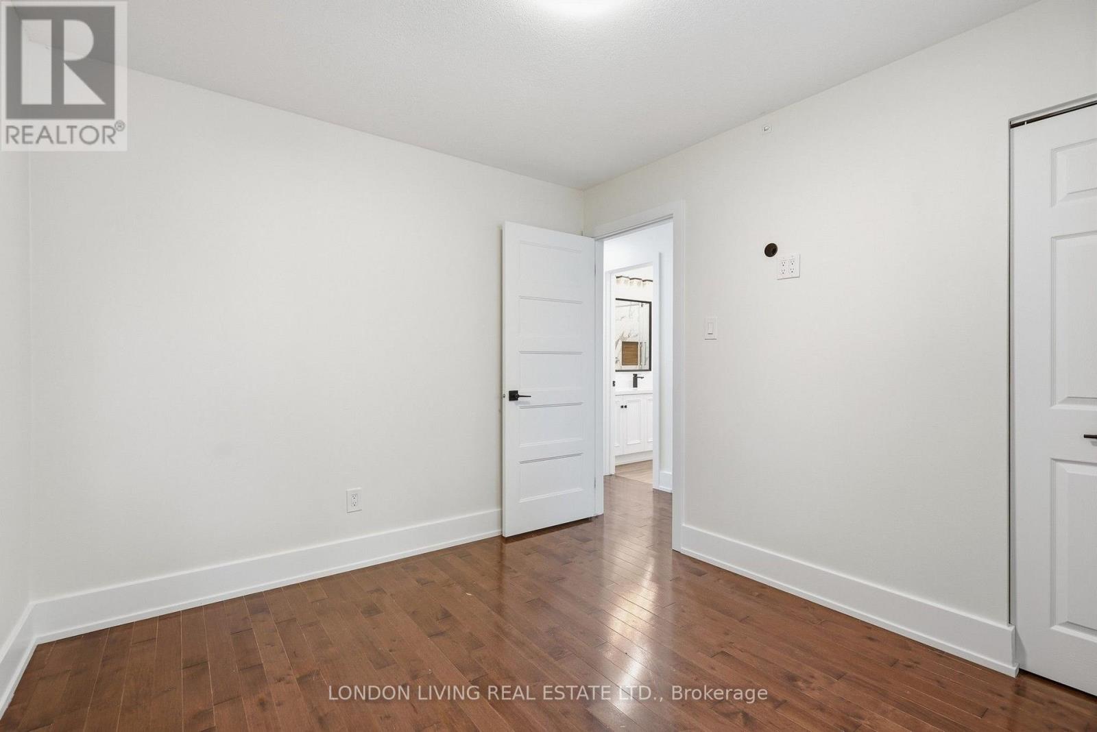 54 NICHOLAS CRESCENT - 24