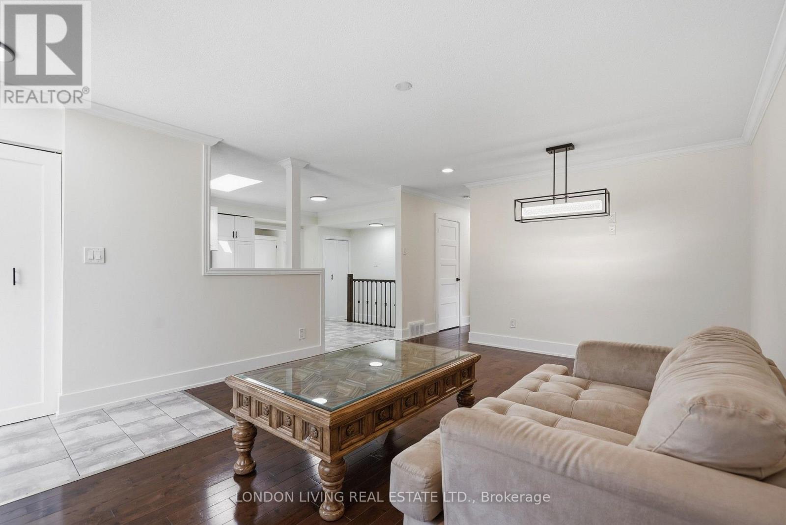 54 NICHOLAS CRESCENT - 11