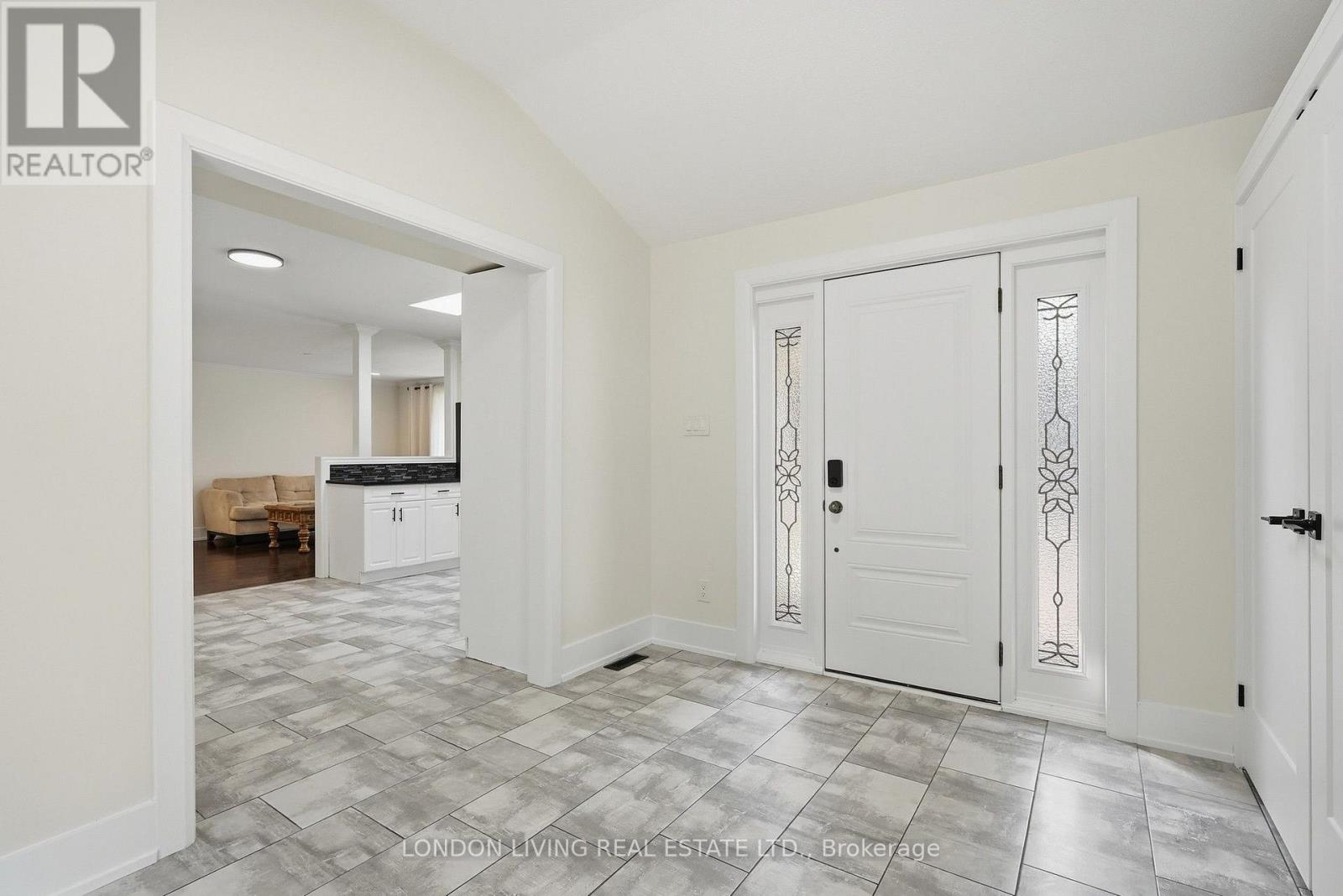 54 NICHOLAS CRESCENT - 20