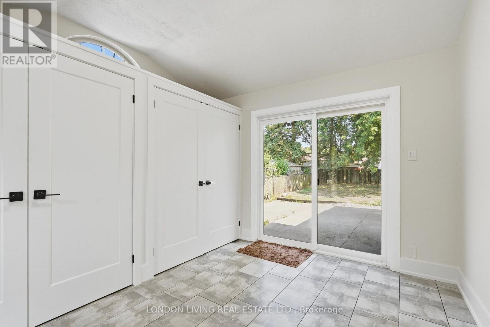 54 NICHOLAS CRESCENT - 19