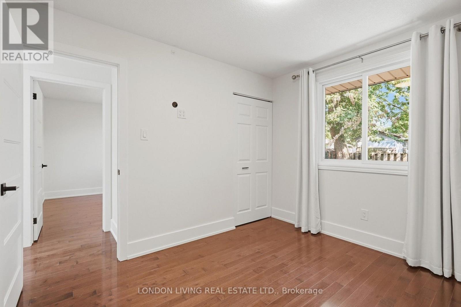 54 NICHOLAS CRESCENT - 25