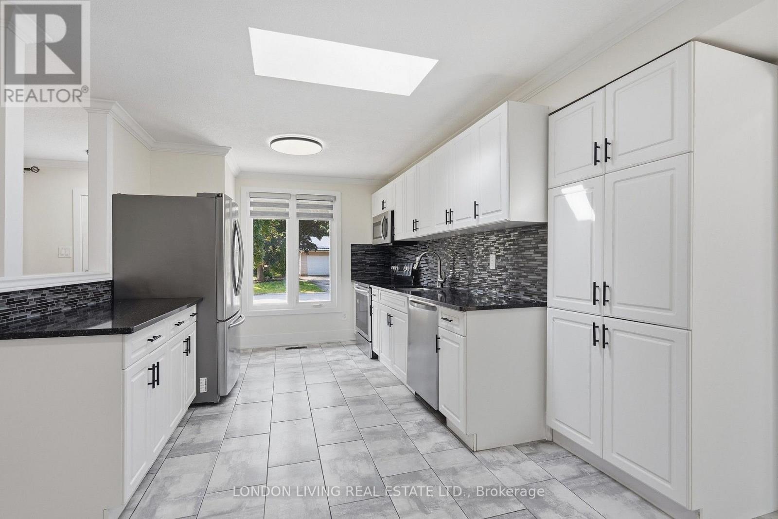54 NICHOLAS CRESCENT - 12