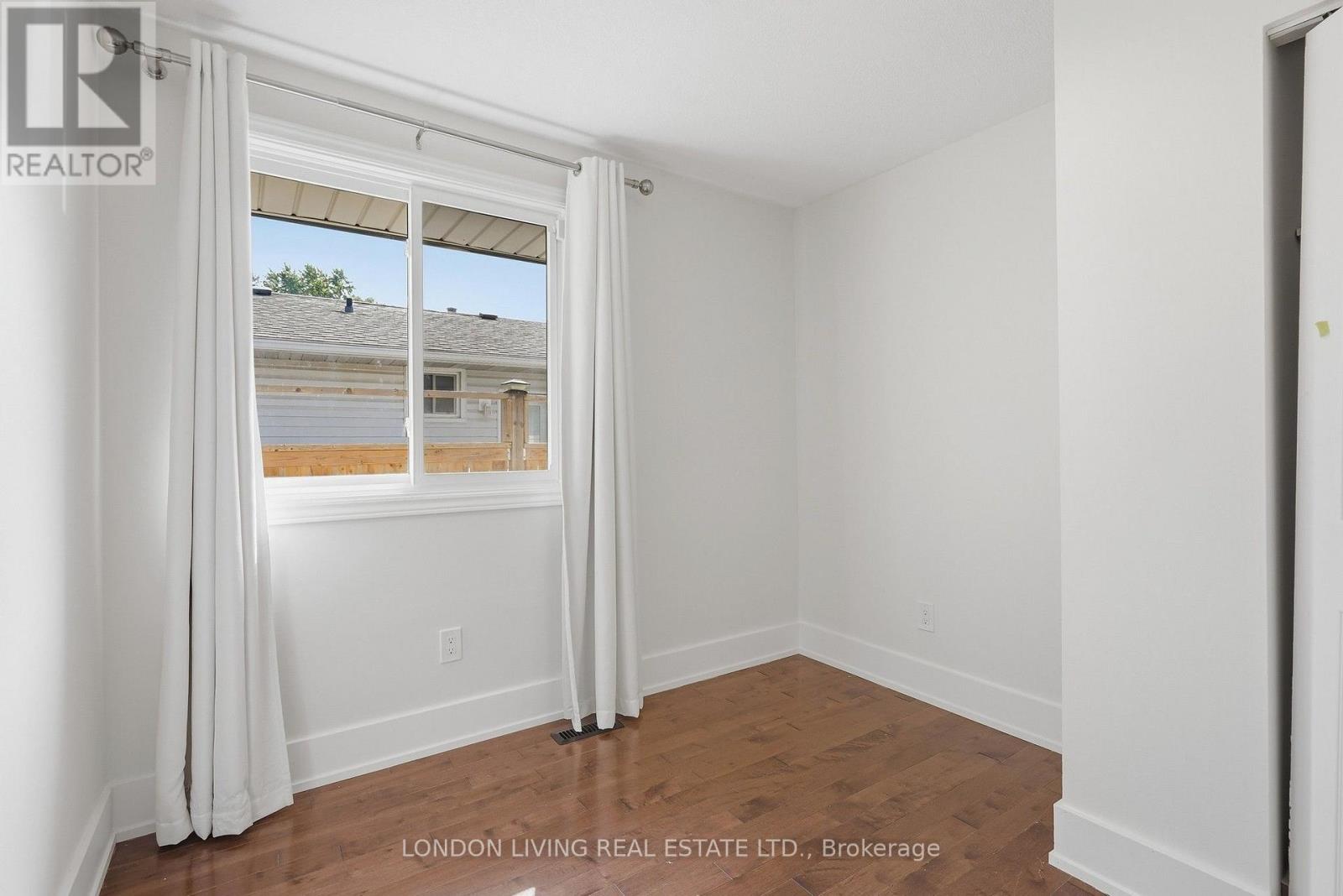 54 NICHOLAS CRESCENT - Image 26