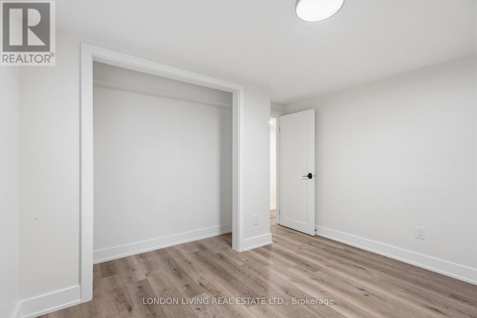 54 NICHOLAS CRESCENT - 36