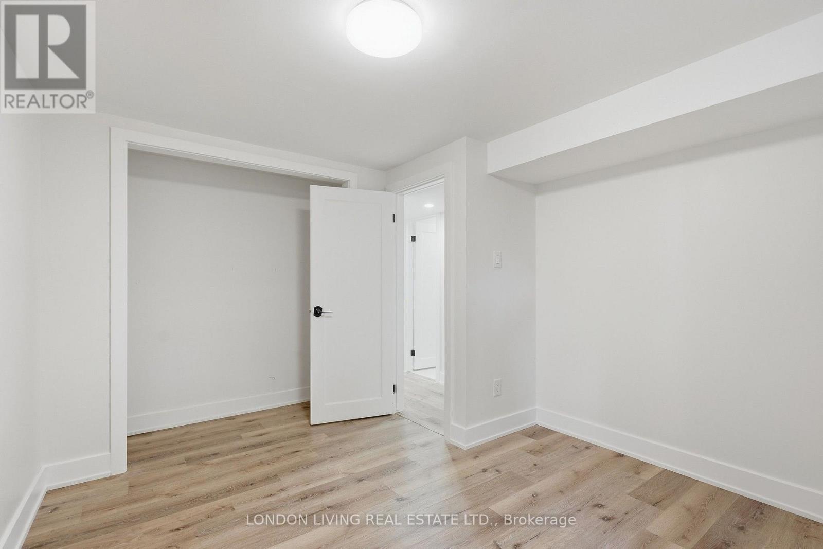 54 NICHOLAS CRESCENT - 38