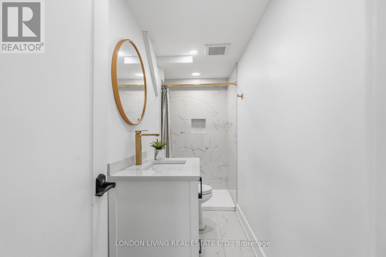 54 NICHOLAS CRESCENT - 39