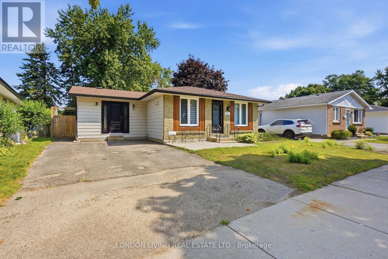54 NICHOLAS CRESCENT - 4
