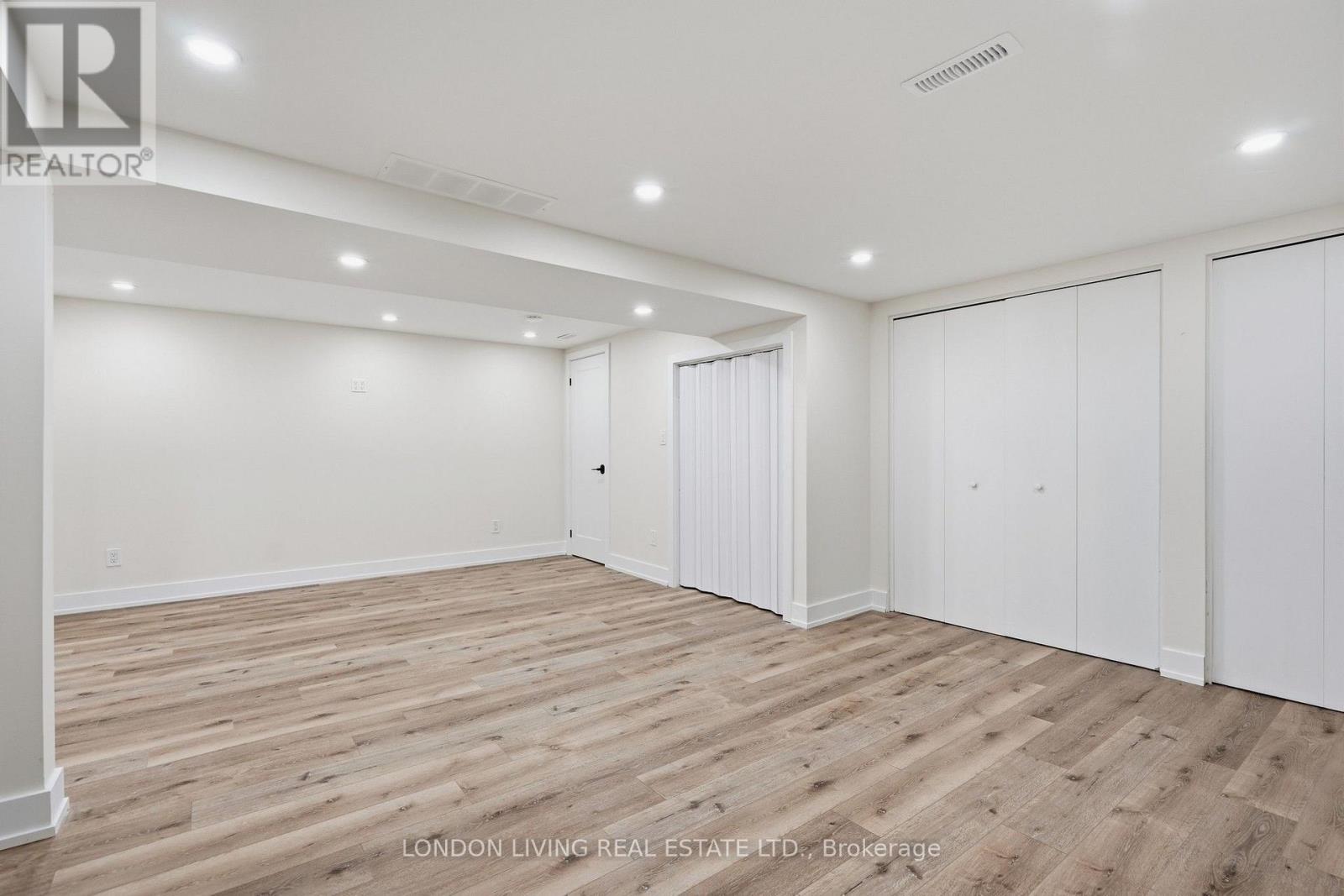 54 NICHOLAS CRESCENT - 34