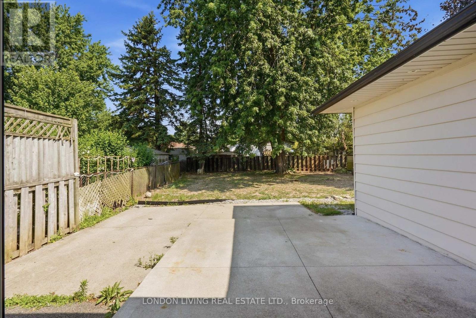 54 NICHOLAS CRESCENT - 42