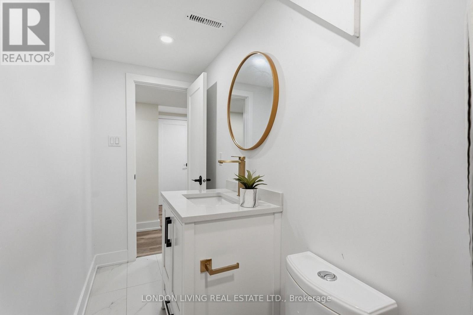 54 NICHOLAS CRESCENT - 40