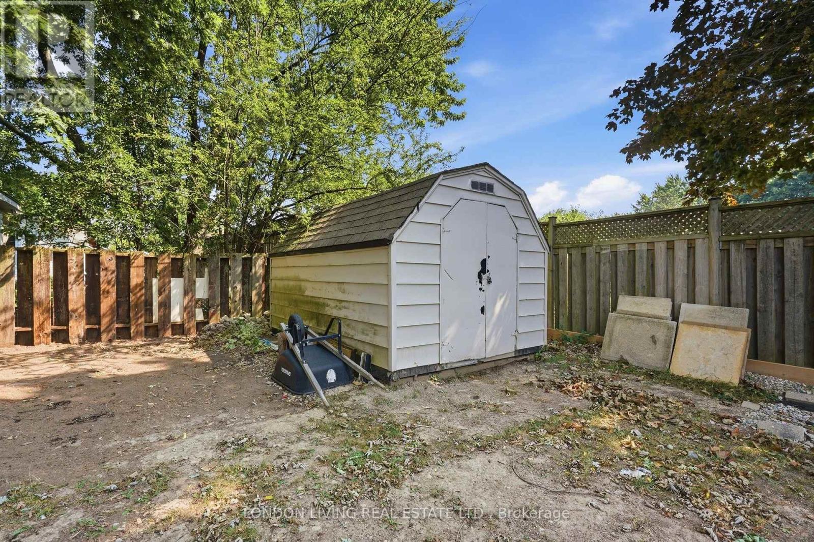 54 NICHOLAS CRESCENT - 45