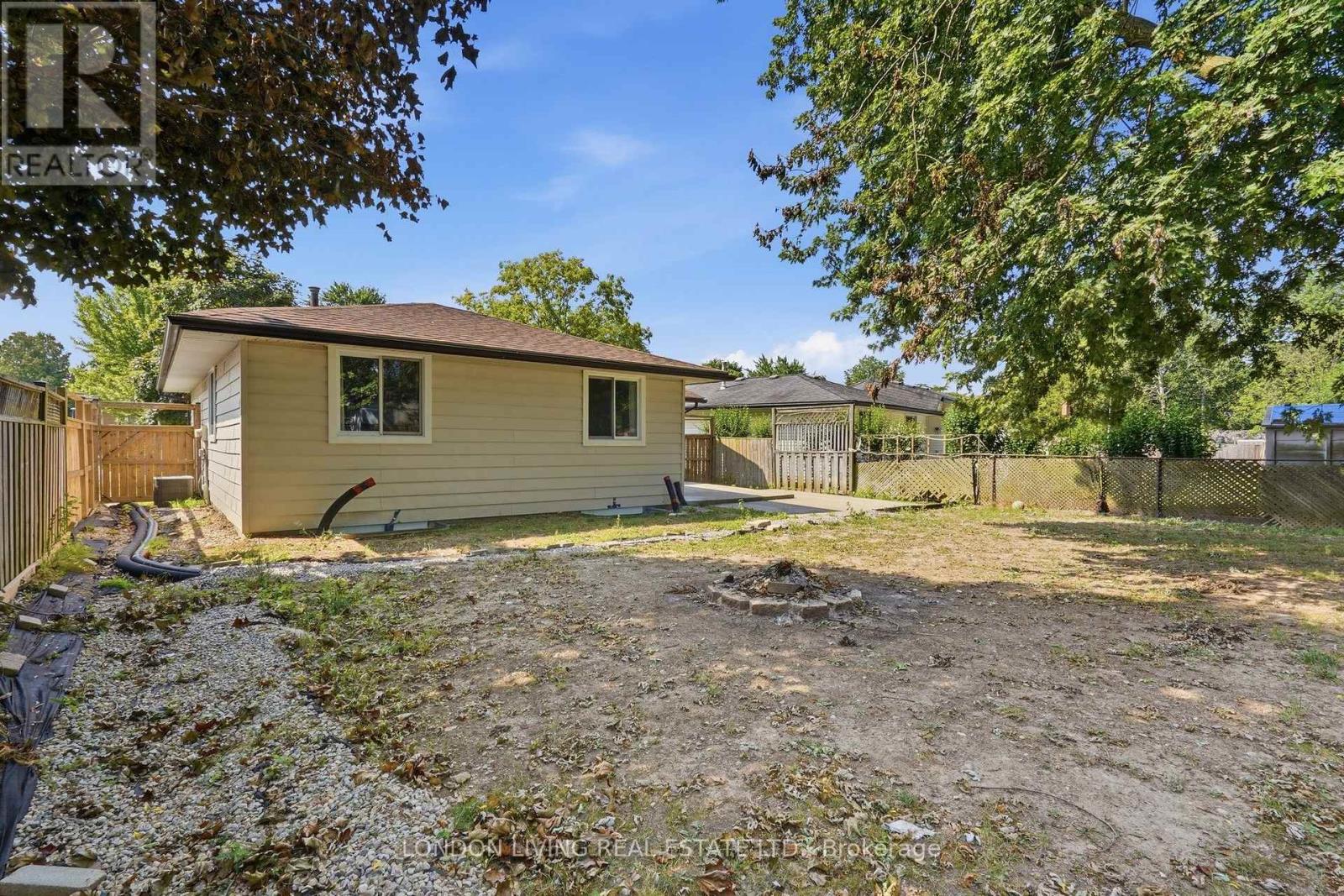 54 NICHOLAS CRESCENT - 47