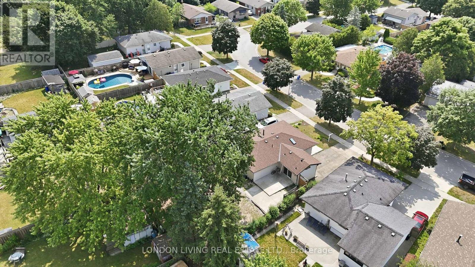 54 NICHOLAS CRESCENT - 50
