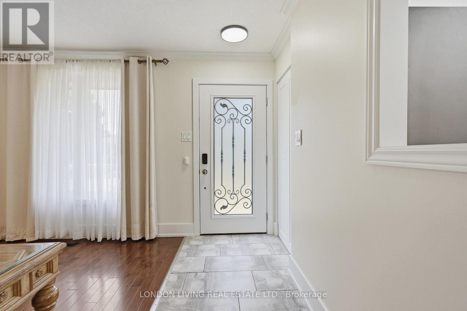 54 NICHOLAS CRESCENT - 7