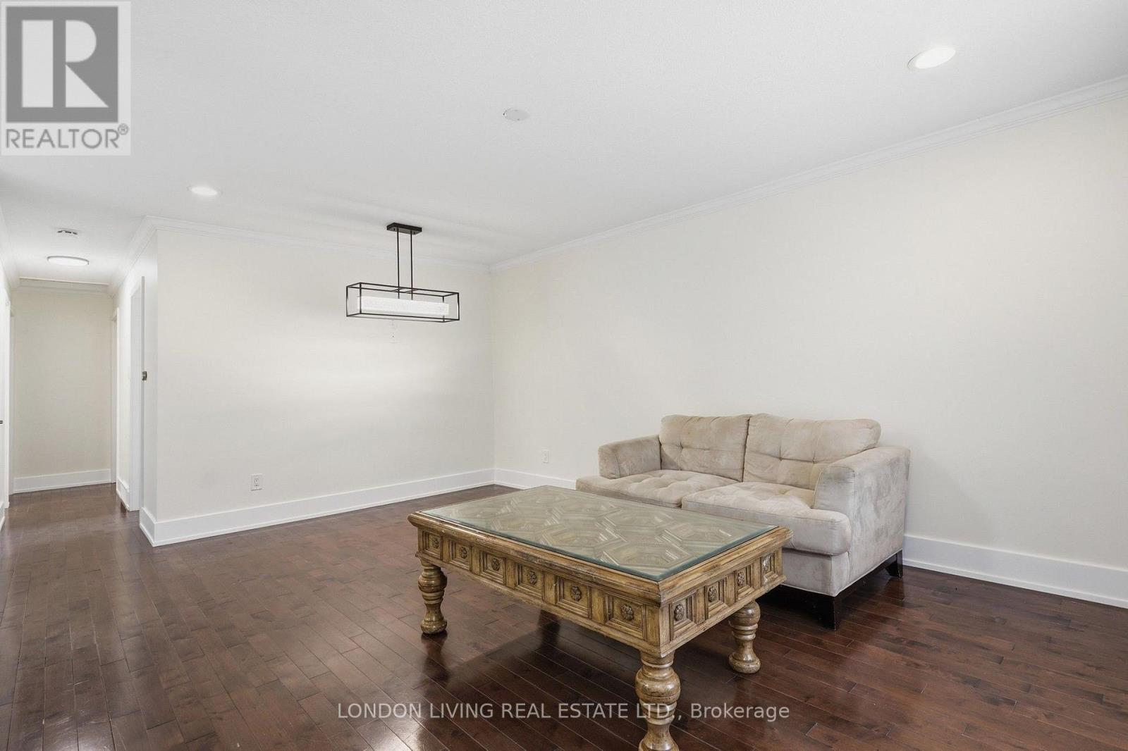 54 NICHOLAS CRESCENT - 8