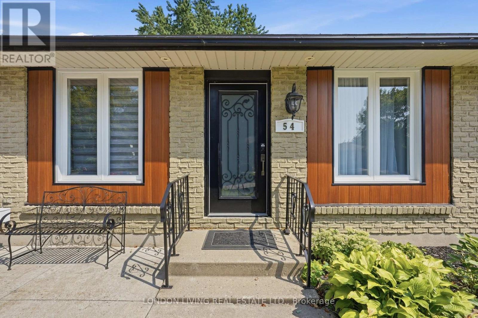 54 NICHOLAS CRESCENT - 6