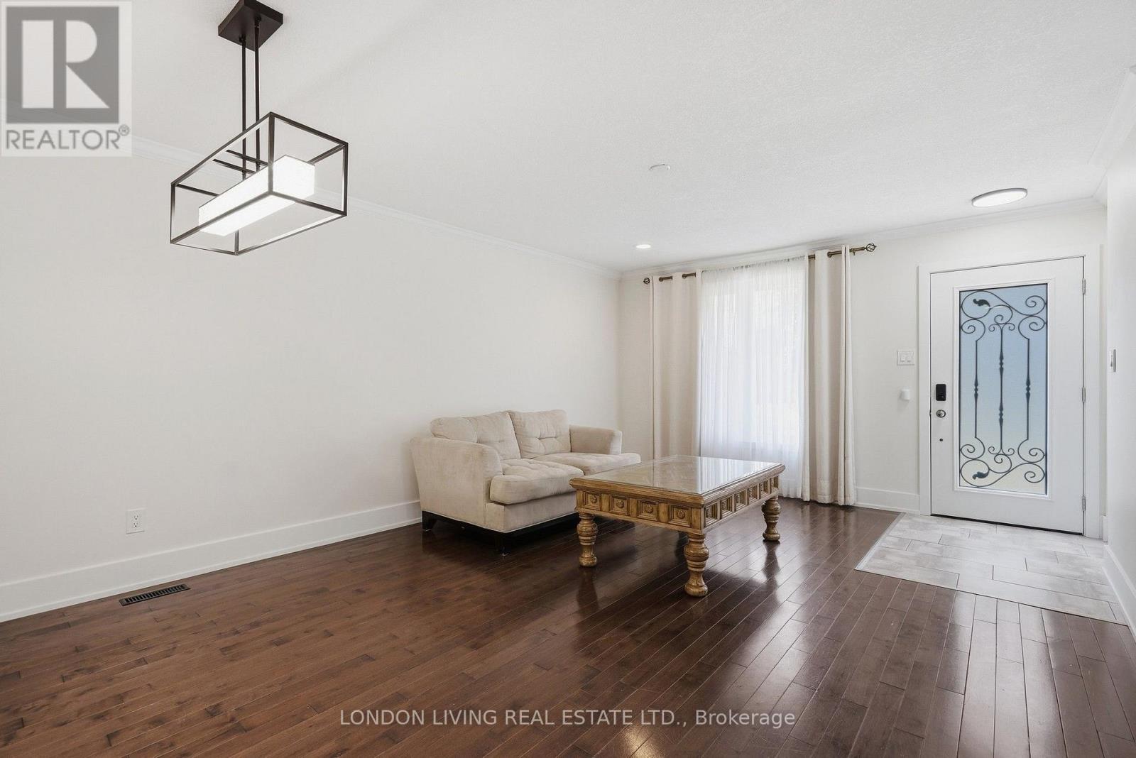 54 NICHOLAS CRESCENT - 9