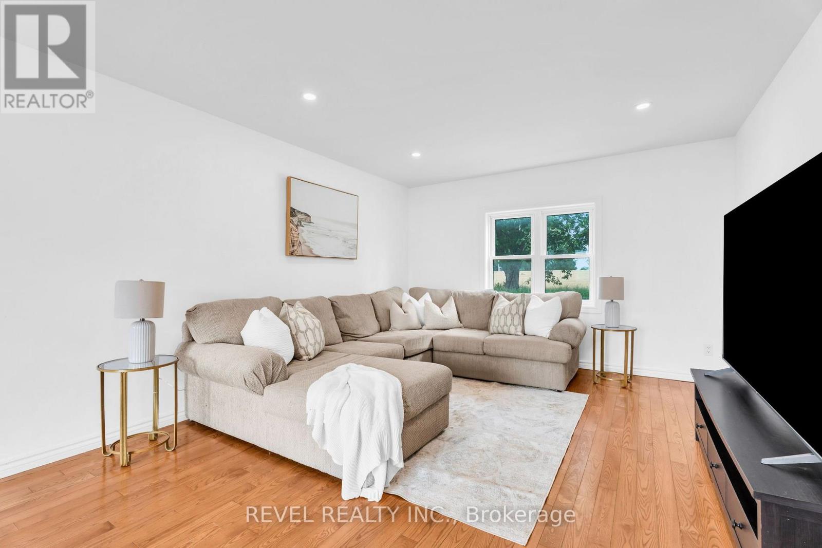 71214 10 SIDE ROAD - 11