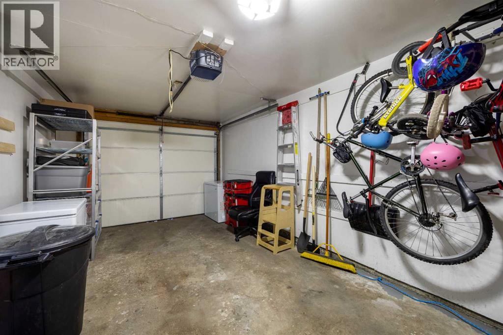 723 Queenston Terrace SE - 34