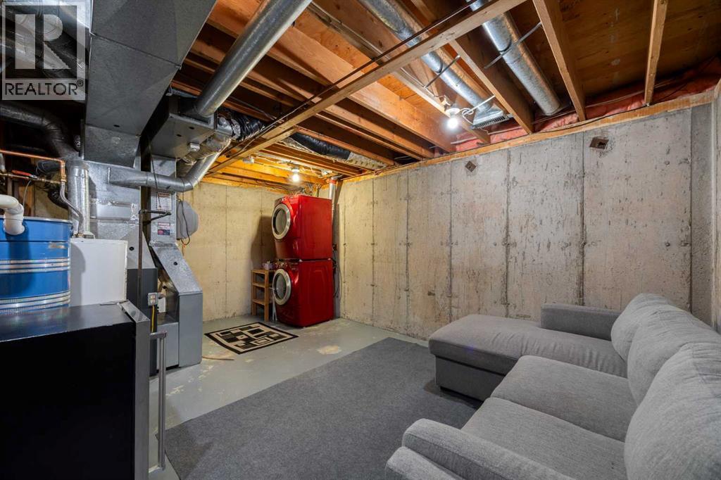 723 Queenston Terrace SE - 32