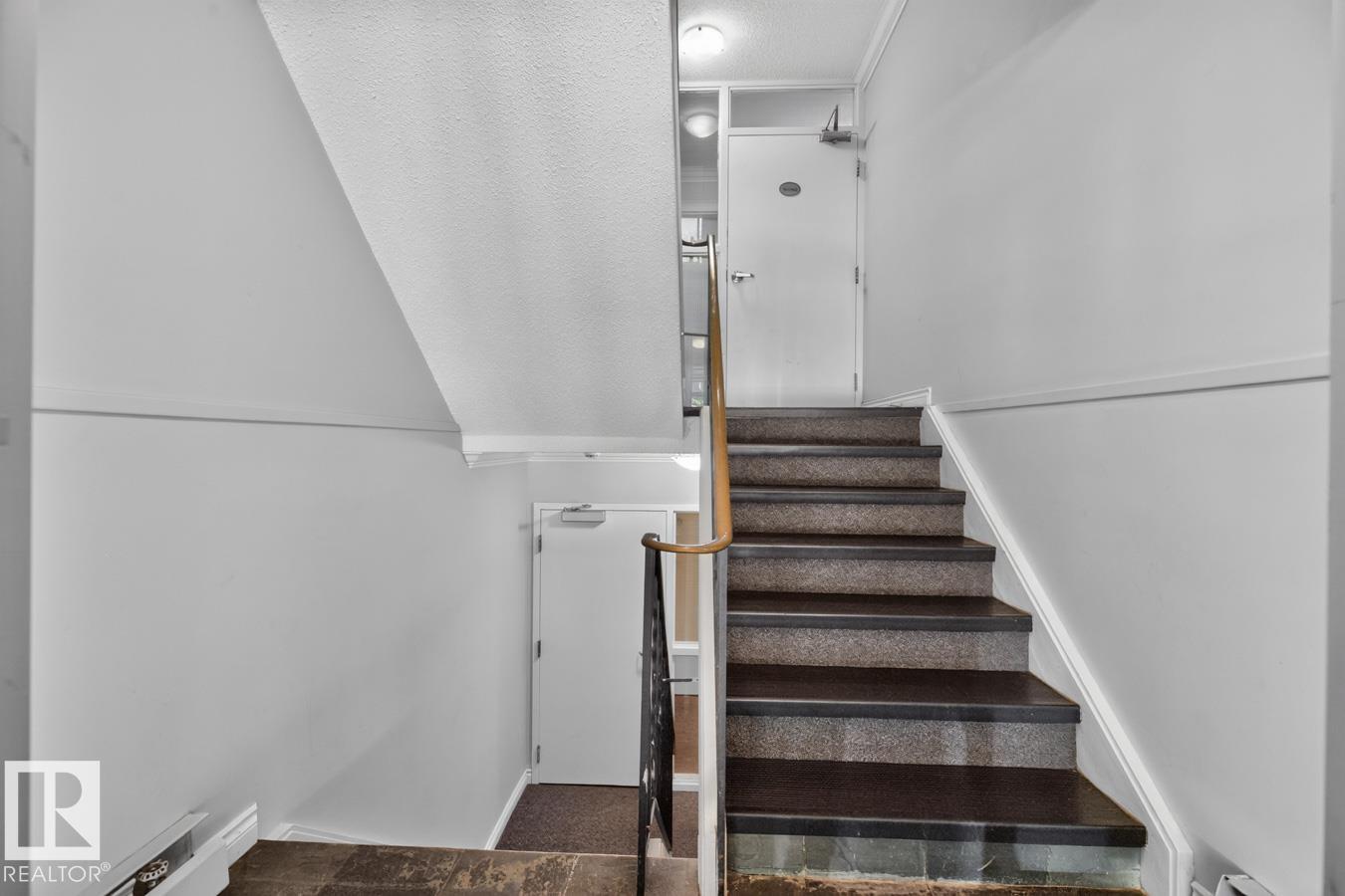 #402 10625 83 AV NW - 22