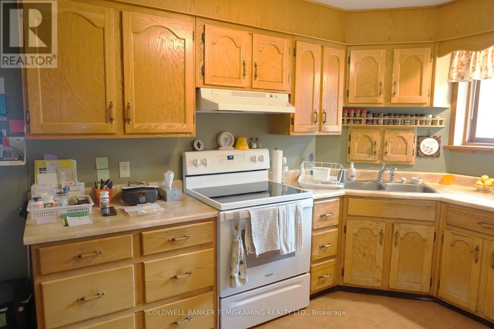 444 LAKESHORE ROAD N - 13