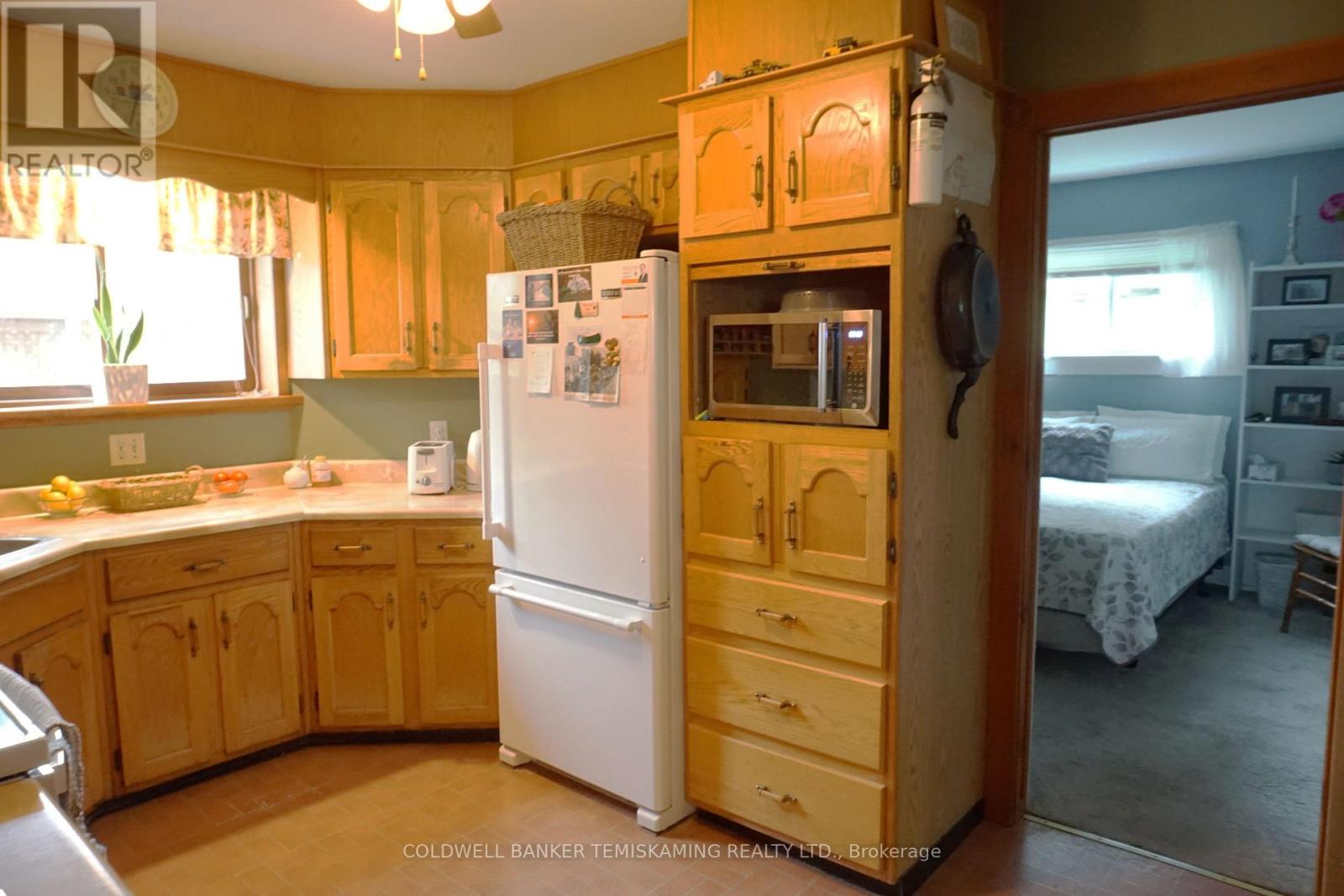 444 LAKESHORE ROAD N - 14