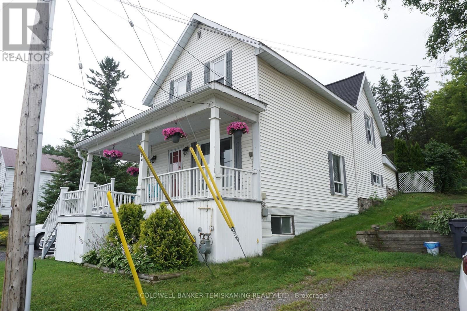 444 LAKESHORE ROAD N - 2