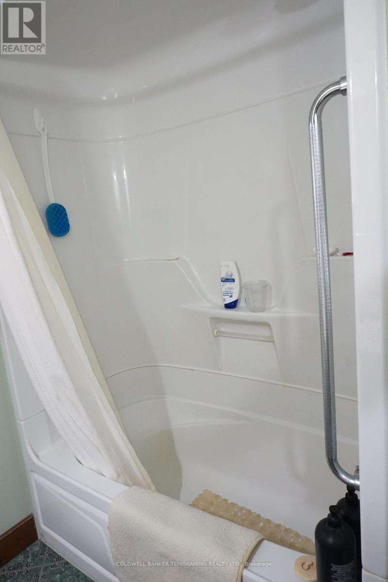 444 LAKESHORE ROAD N - 27