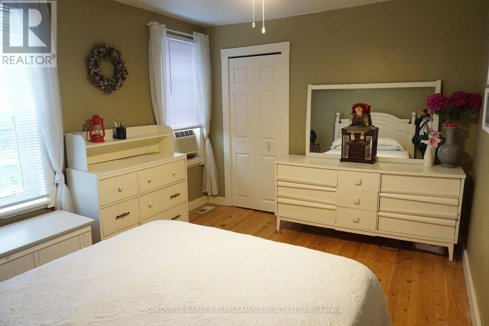 444 LAKESHORE ROAD N - 29