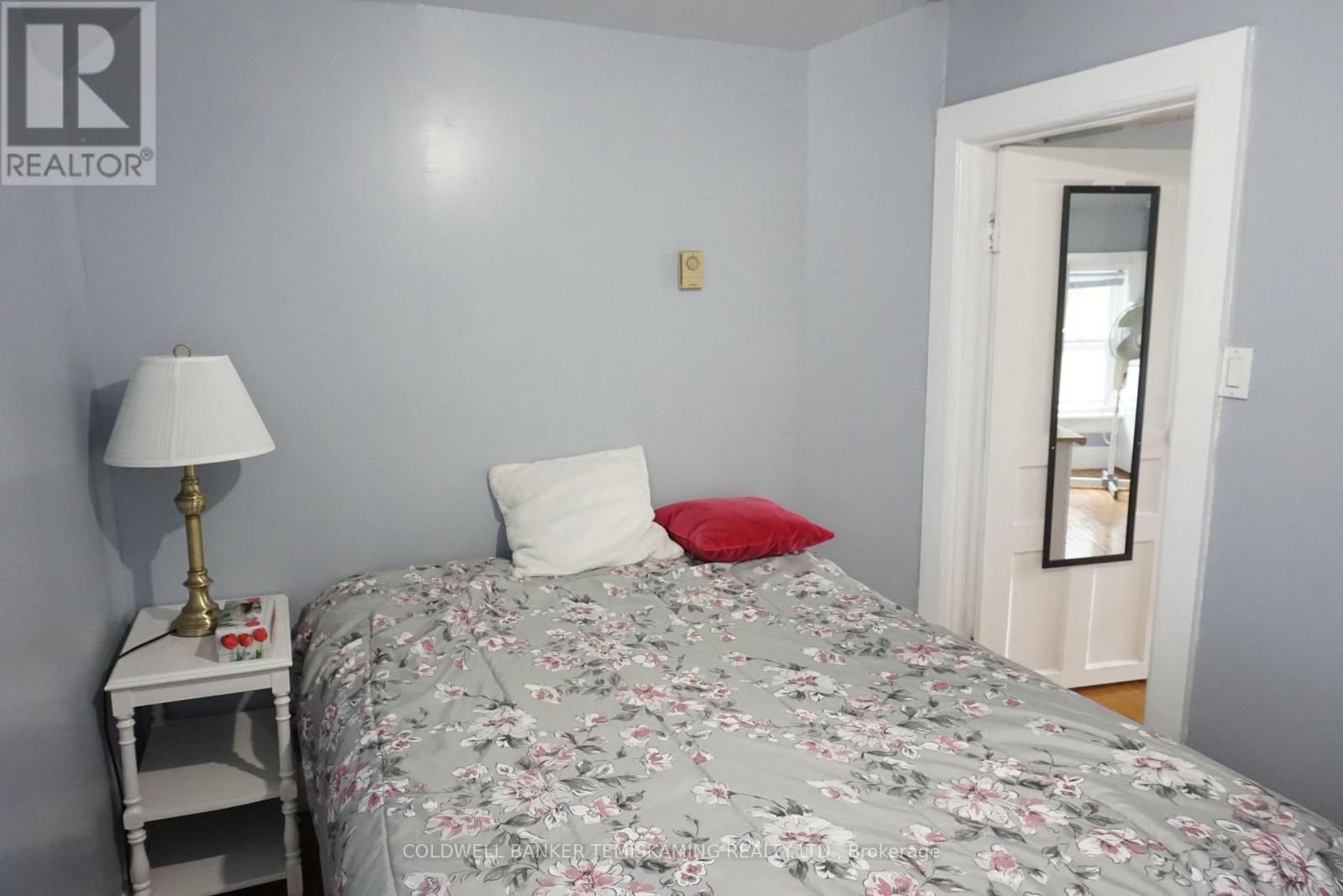 444 LAKESHORE ROAD N - 33
