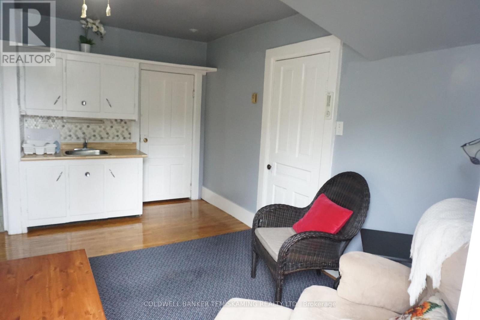 444 LAKESHORE ROAD N - 34