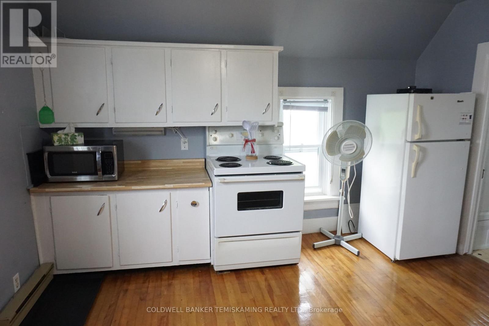 444 LAKESHORE ROAD N - 38